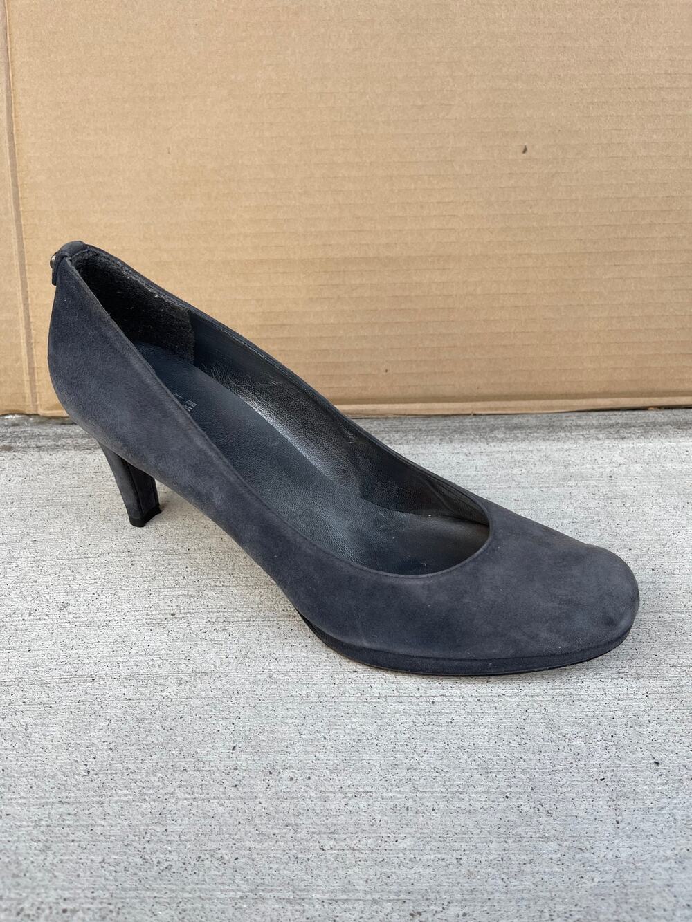 Stuart Weitzman bluish gray suede 4-inch round toe heels size 10